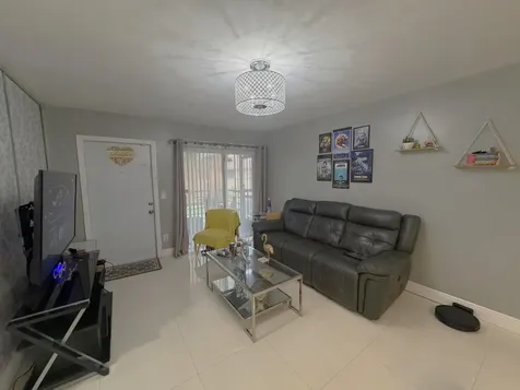6575 W 27th Court Hialeah FL 33016