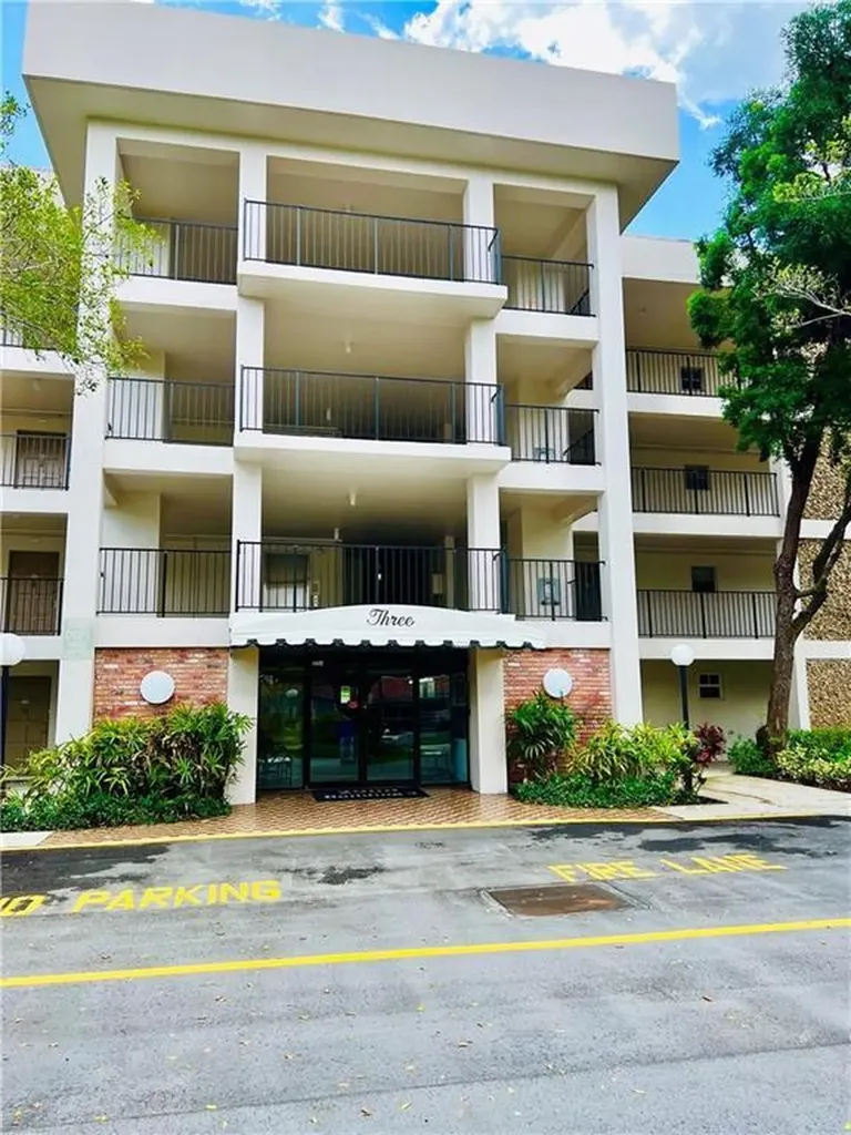 2900 N Palm Aire Drive N Pompano Beach FL 33069