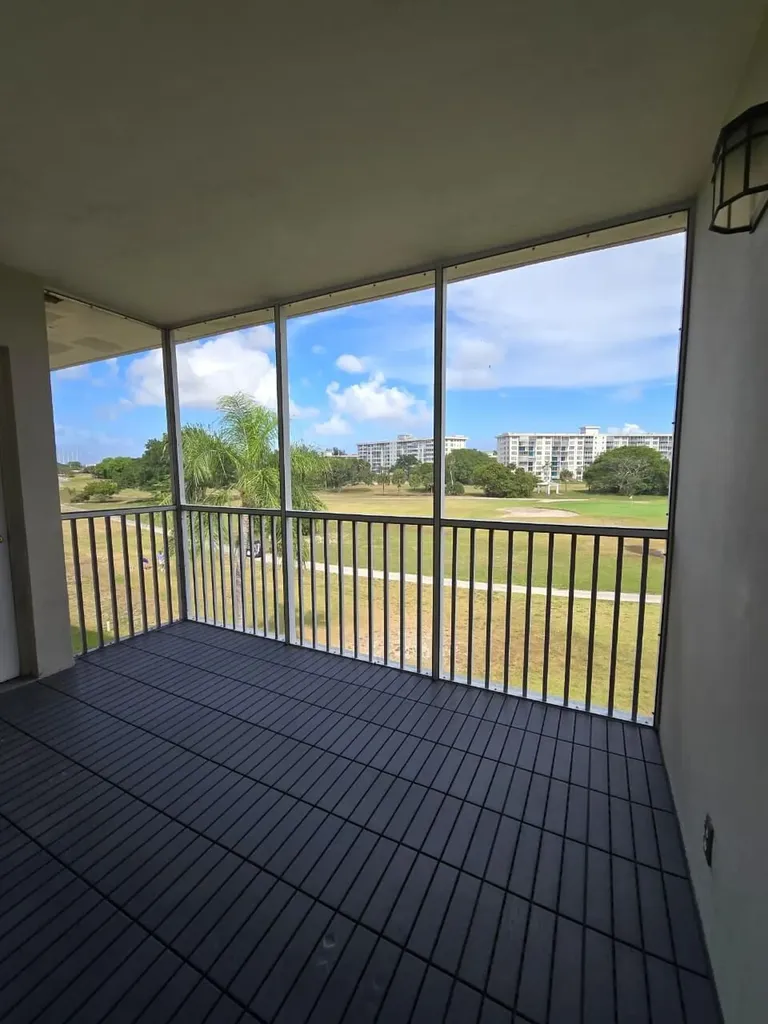 2900 N Palm Aire Drive N Pompano Beach FL 33069