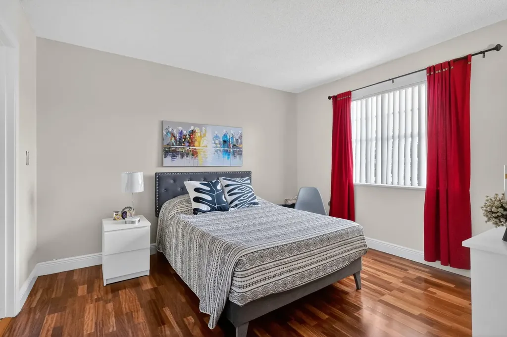 18977 NW 63rd Court Circle Miami Gardens FL 33015