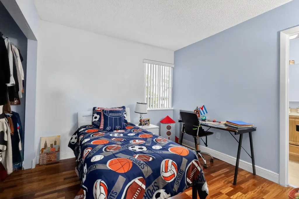 18977 NW 63rd Court Circle Miami Gardens FL 33015