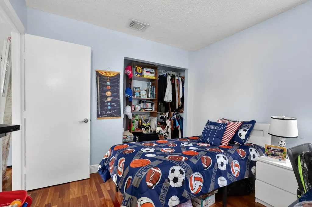 18977 NW 63rd Court Circle Miami Gardens FL 33015