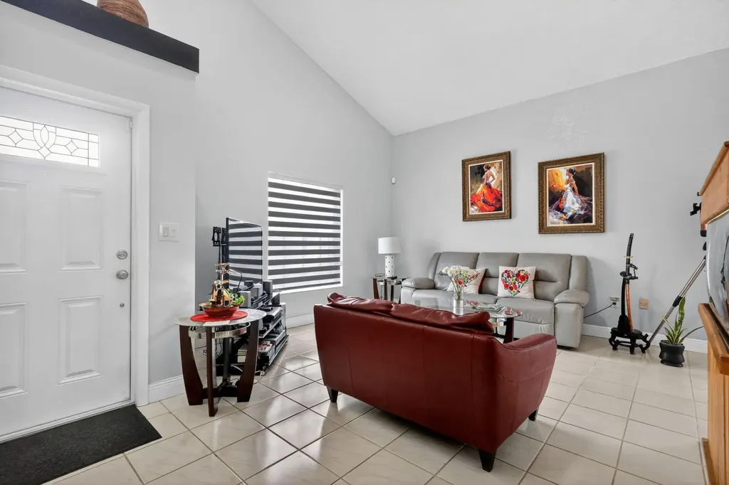 18977 NW 63rd Court Circle Miami Gardens FL 33015