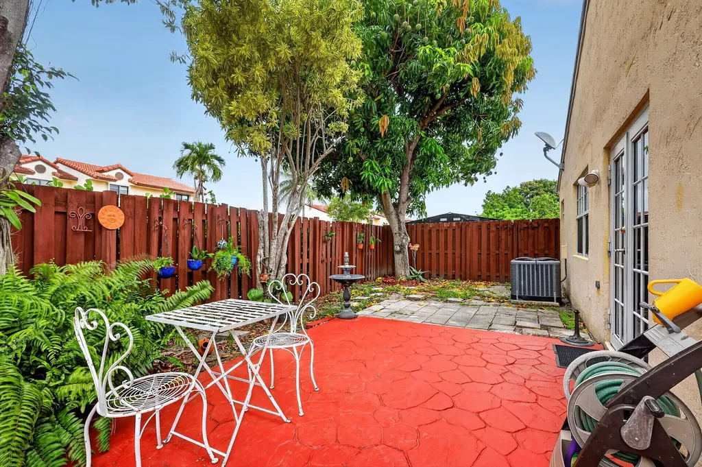 18977 NW 63rd Court Circle Miami Gardens FL 33015