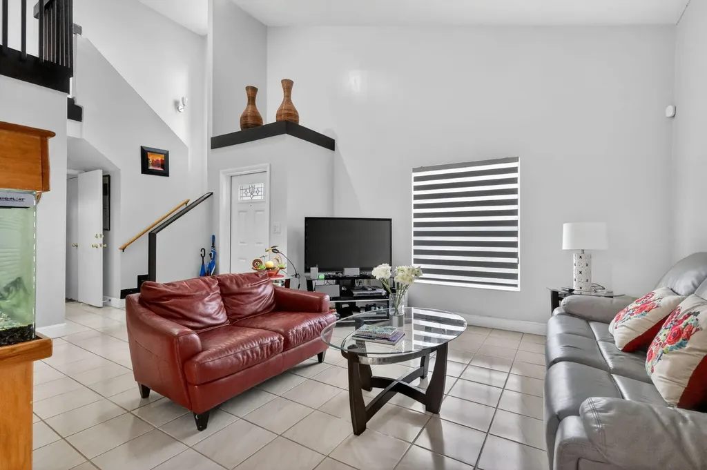 18977 NW 63rd Court Circle Miami Gardens FL 33015