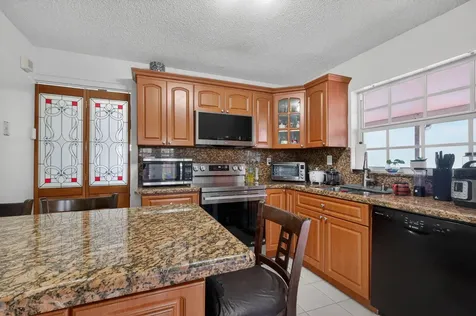 18977 NW 63rd Court Circle Miami Gardens FL 33015