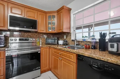 18977 NW 63rd Court Circle Miami Gardens FL 33015