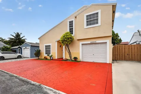 18977 NW 63rd Court Circle Miami Gardens FL 33015