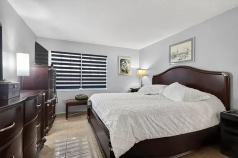 18977 NW 63rd Court Circle Miami Gardens FL 33015