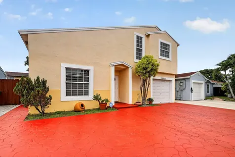 18977 NW 63rd Court Circle Miami Gardens FL 33015
