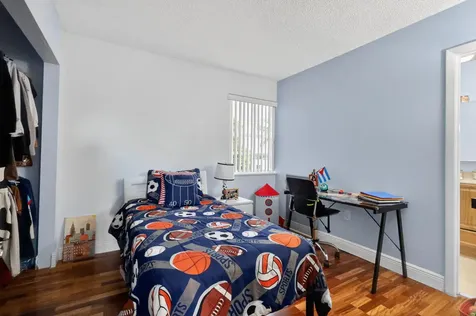 18977 NW 63rd Court Circle Miami Gardens FL 33015