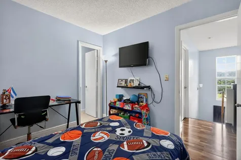 18977 NW 63rd Court Circle Miami Gardens FL 33015