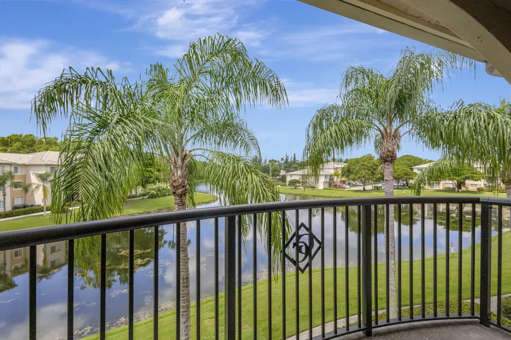 600 N Crestwood Court Court N Royal Palm Beach FL 33411