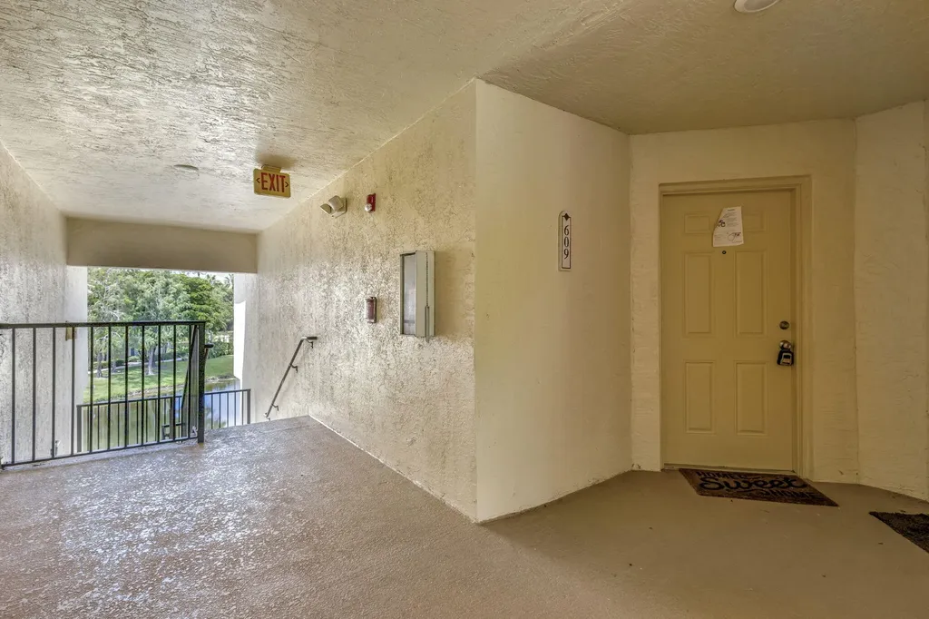 600 N Crestwood Court Court N Royal Palm Beach FL 33411