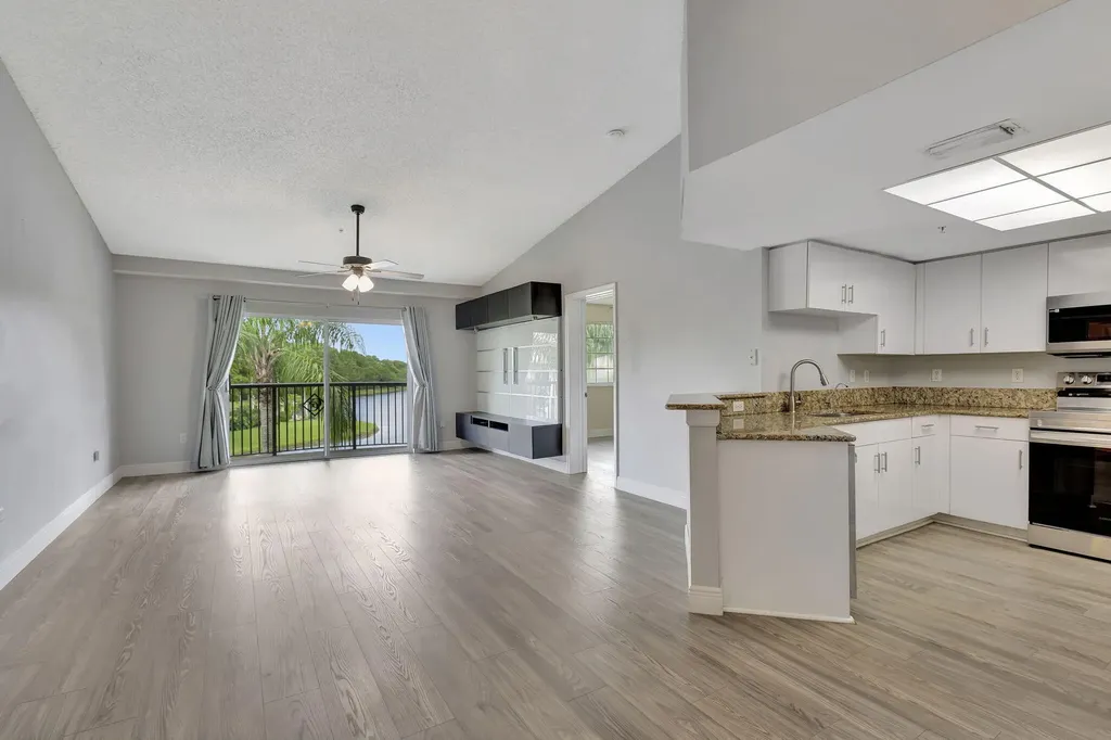 600 N Crestwood Court Court N Royal Palm Beach FL 33411