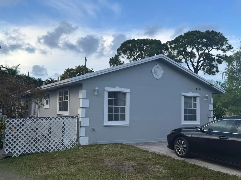 4403 Anna Lane Palm Springs FL 33406