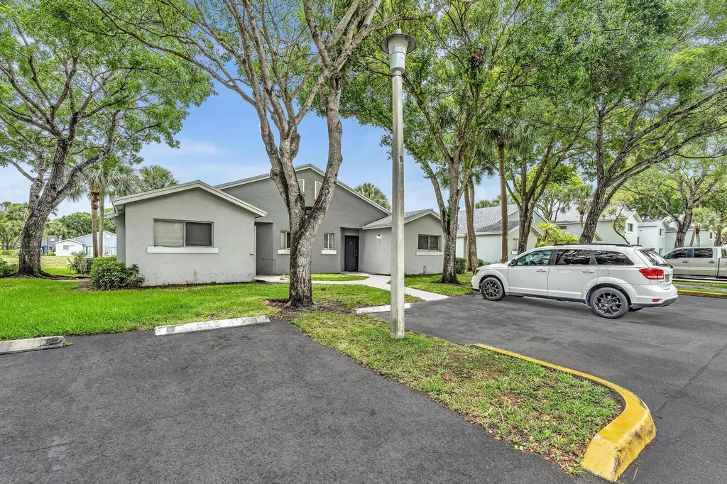 1020 Lake Victoria Drive West Palm Beach FL 33411