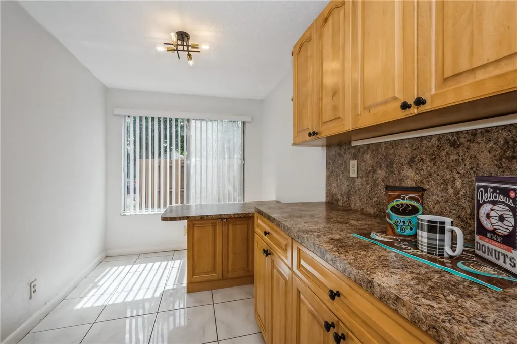 8208 NW 8th Place NW Plantation FL 33324