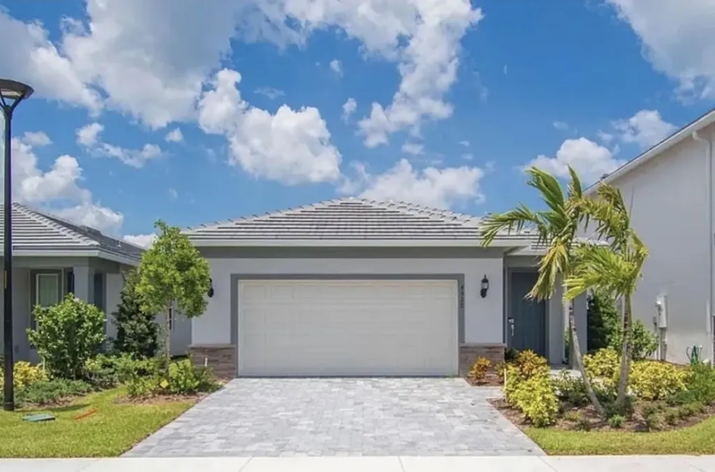 4520 Jolly Roger Manor Vero Beach FL 32967