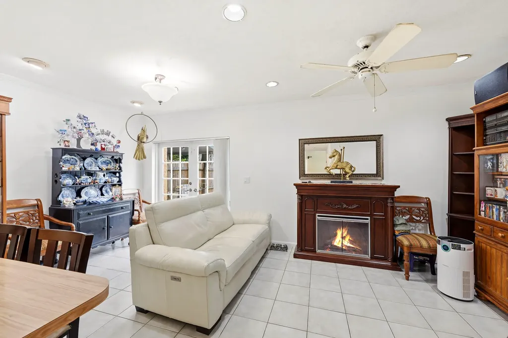 7599 NW 74th Avenue Tamarac FL 33321