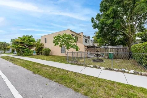 7599 NW 74th Avenue Tamarac FL 33321