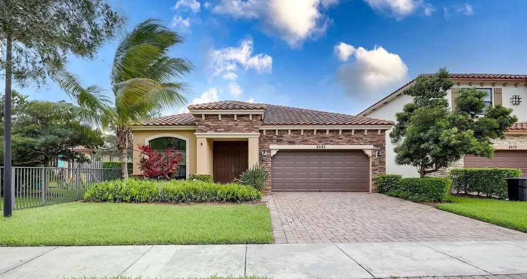8985 Gulf Run Way Lake Worth FL 33467