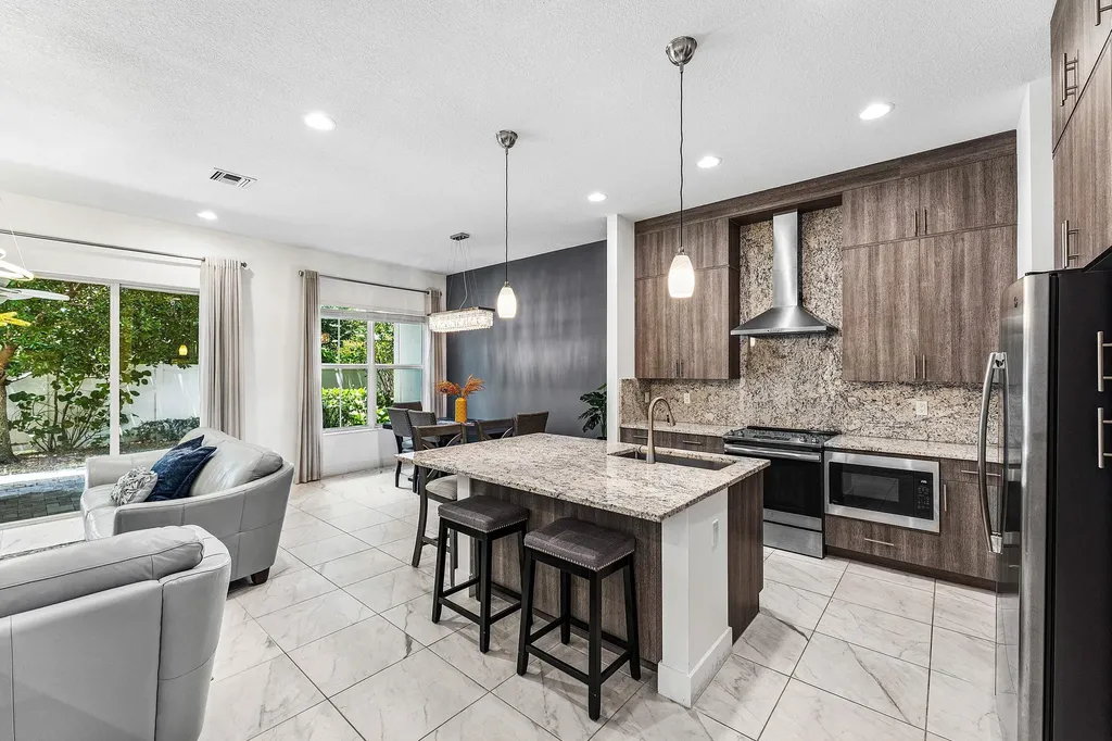4821 Pointe Midtown Road Palm Beach Gardens FL 33418