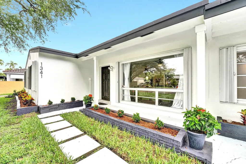 1341 N 30th Road Hollywood FL 33021