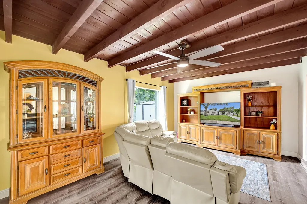 1341 N 30th Road Hollywood FL 33021