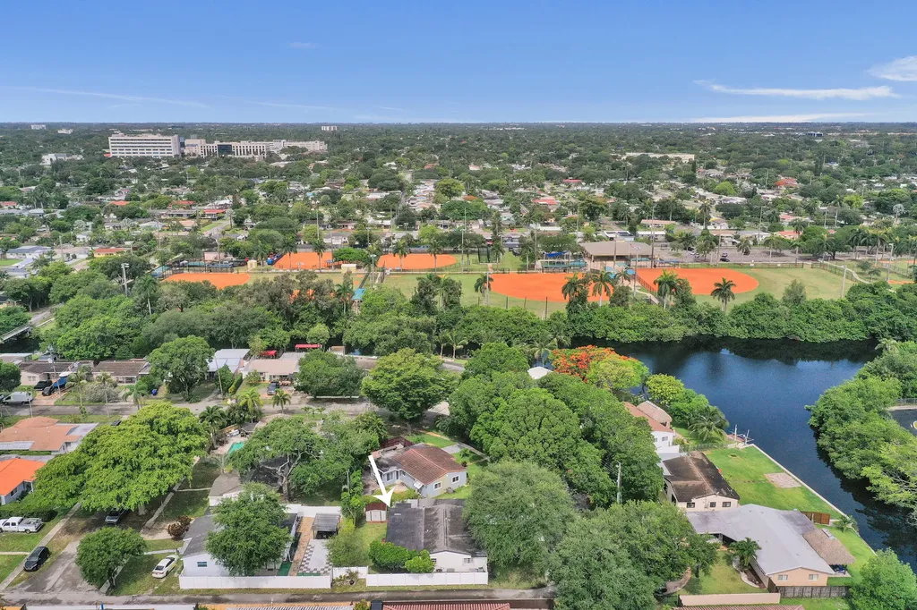 1341 N 30th Road Hollywood FL 33021