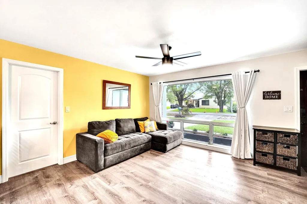 1341 N 30th Road Hollywood FL 33021