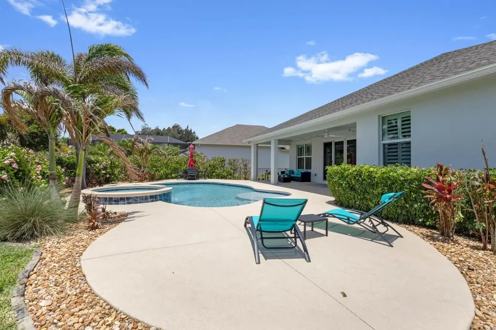 7203 33rd Square Vero Beach FL 32967