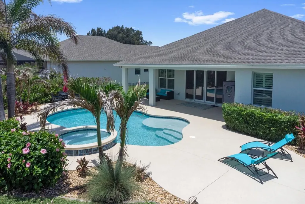 7203 33rd Square Vero Beach FL 32967