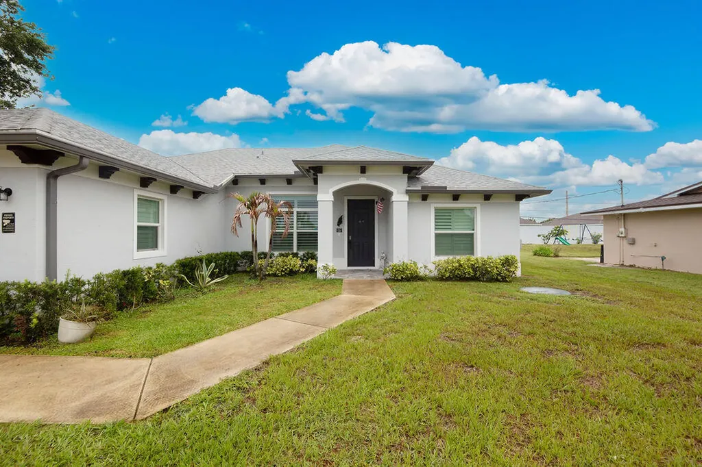 618 NW Billiar Avenue Port St Lucie FL 34983
