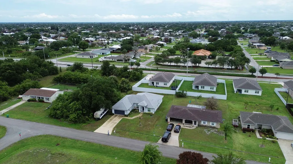 618 NW Billiar Avenue Port St Lucie FL 34983