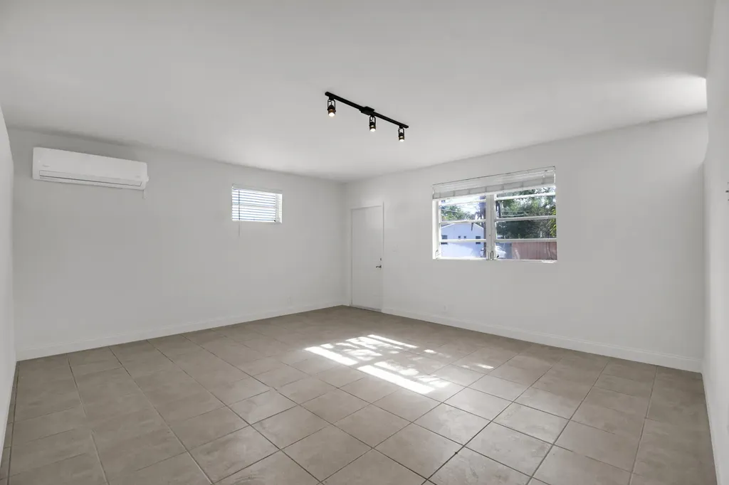 1116 S 17th Avenue Hollywood FL 33020