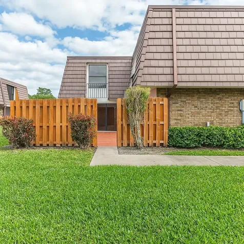 7575 W Courtyard Run Run W Boca Raton FL 33433
