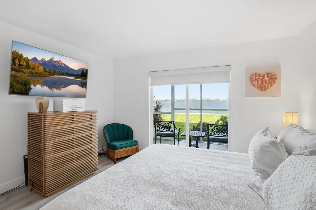 1516 S Lakeside Drive Lake Worth Beach FL 33460