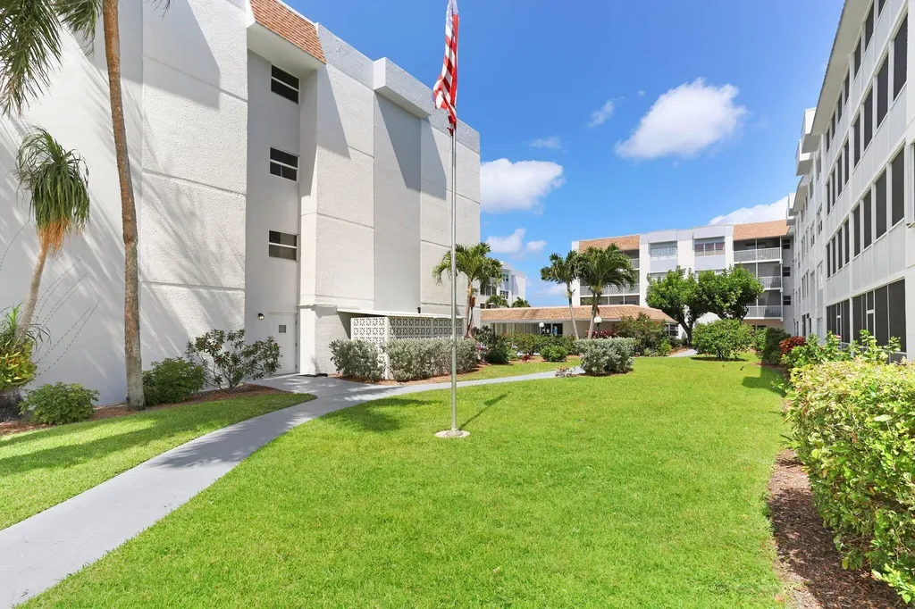 1516 S Lakeside Drive Lake Worth Beach FL 33460