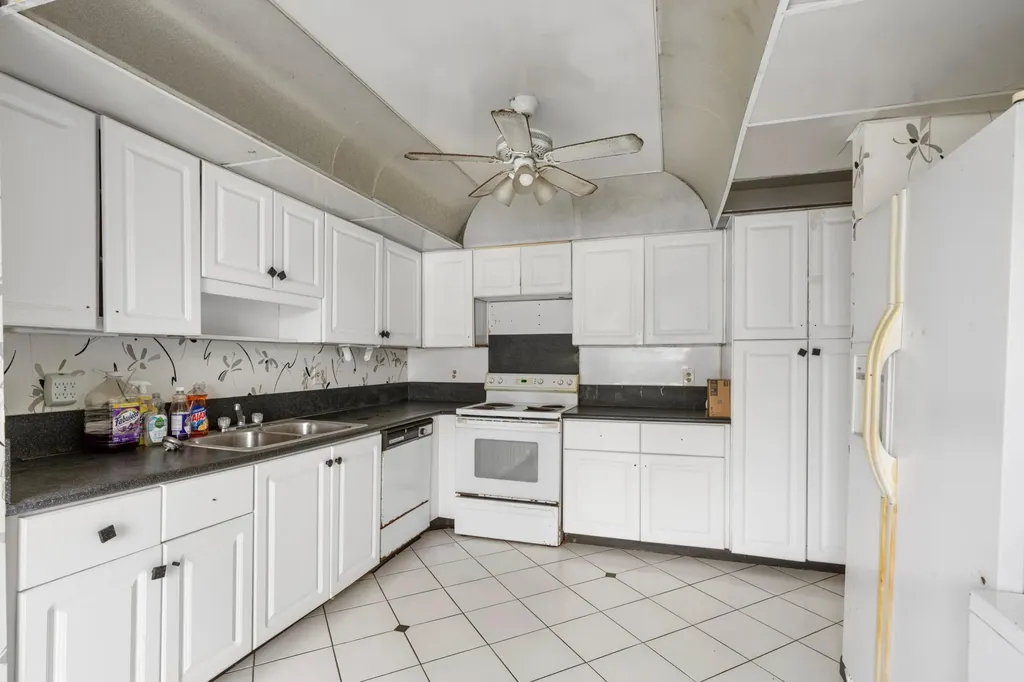 2805 SW 13th Street Delray Beach FL 33445