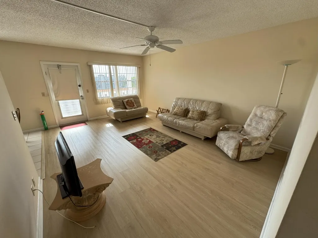 4075 Cornwall D Boca Raton FL 33434