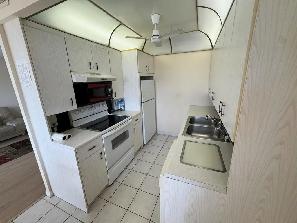 4075 Cornwall D Boca Raton FL 33434