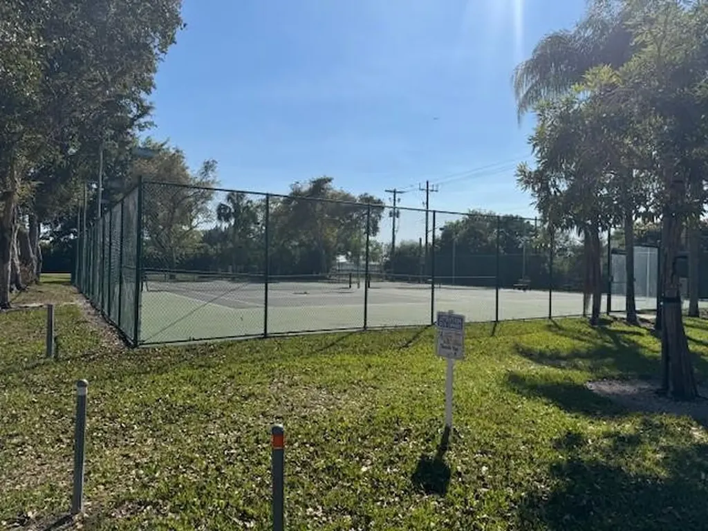 1210 SW 118th Terrace Davie FL 33325