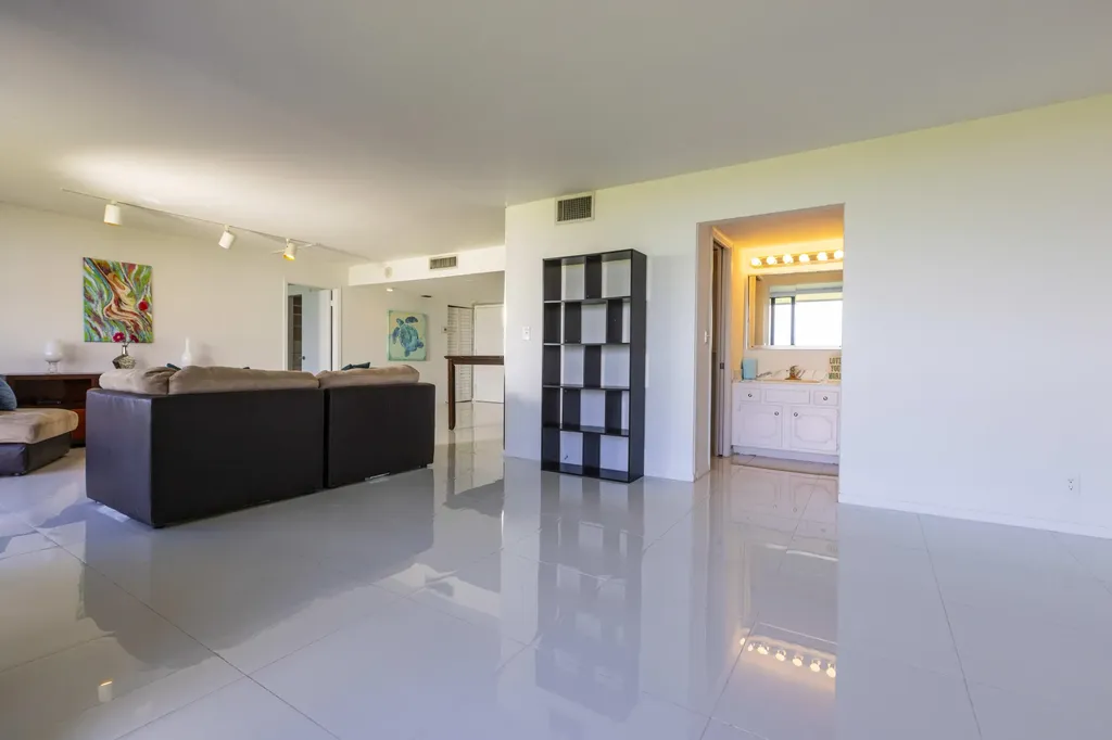 2000 Presidential Way West Palm Beach FL 33401