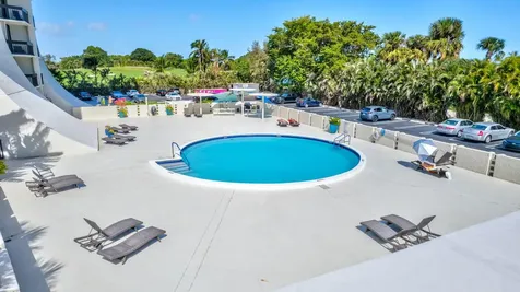 2000 Presidential Way West Palm Beach FL 33401
