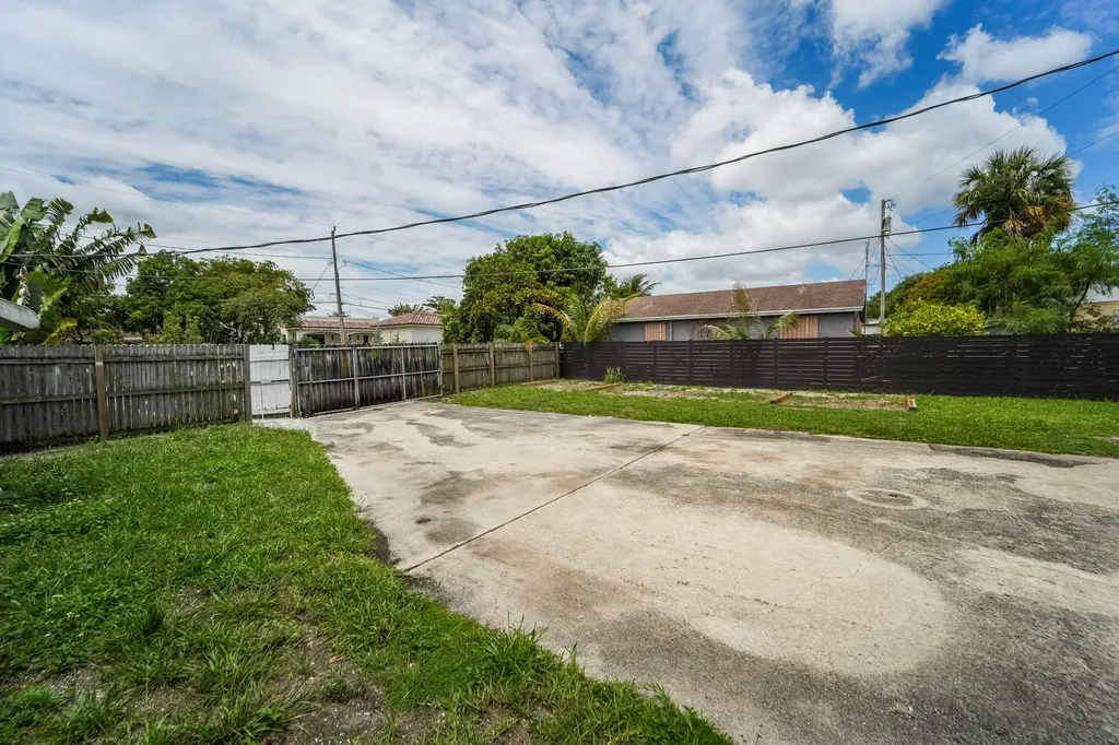 1007 Charles Street West Palm Beach FL 33401