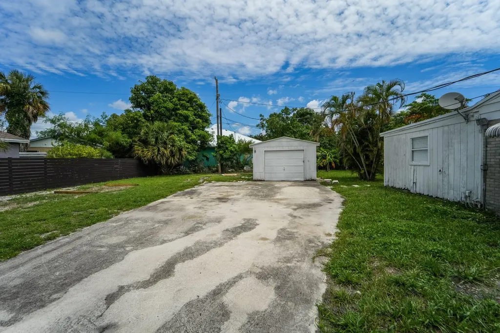 1007 Charles Street West Palm Beach FL 33401