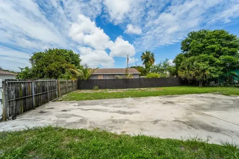 1007 Charles Street West Palm Beach FL 33401