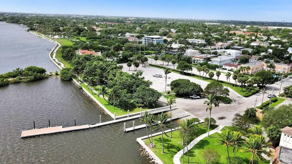 411 S Palmway Lake Worth Beach FL 33460