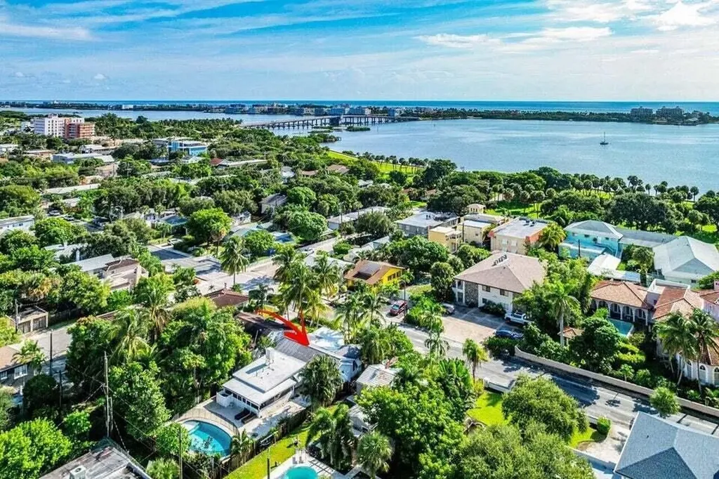 411 S Palmway Lake Worth Beach FL 33460